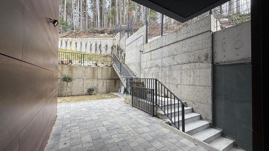 Apartament cu 4 camere decomandat, mobilat în Central