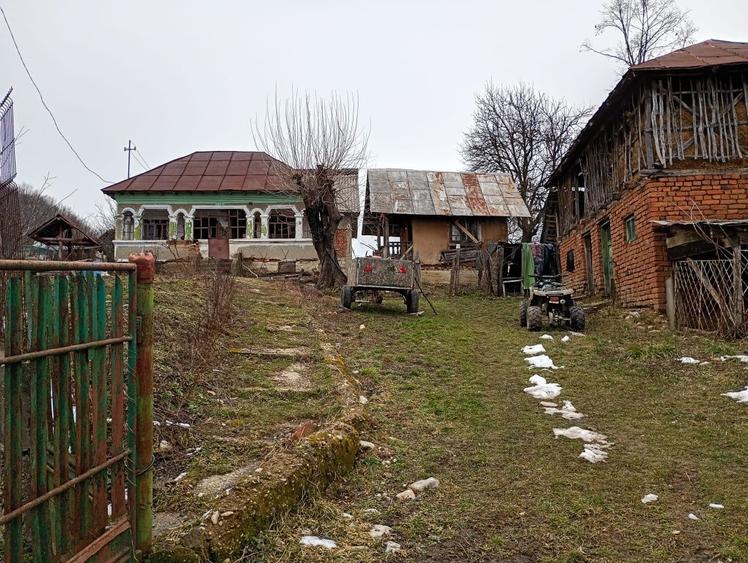 Vand casa cu fanar plus livada - 6