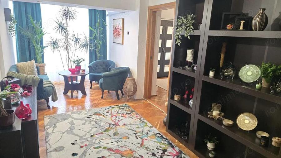 Vand apartament cu 3 camere in Deva, etaj 1, din anul 2000, suprafata tabulara de 156,9 mp, BOXA - 6