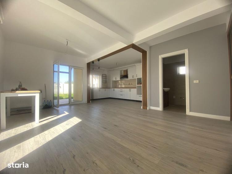 Liniste si confort! Vanzare casa la cheie, luminoasa in Priseaca! - 2