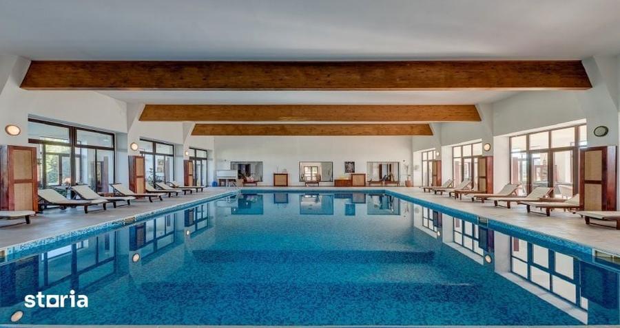 Hotel 5600 mp,teren 32600mp - 5