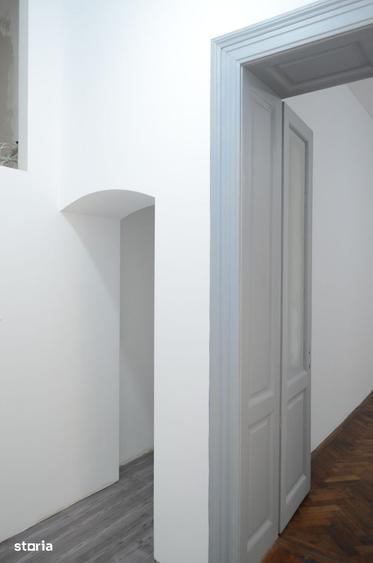 Apartament cu 4 camere în Central — fotografia 1