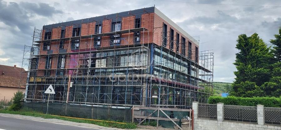 Cladire Comerciala - Sannicoara - La Strada/Parcare - 3