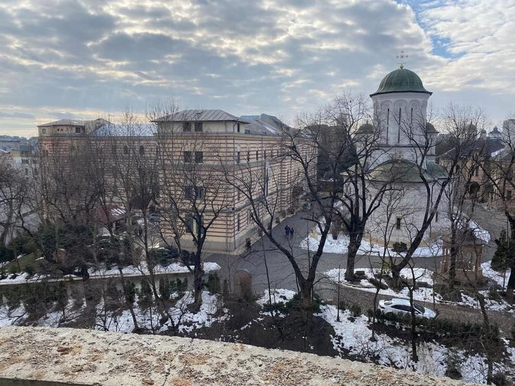 3 camere decomandat, 90 mp, vedere Mănăstirea Radu Vodă - 1