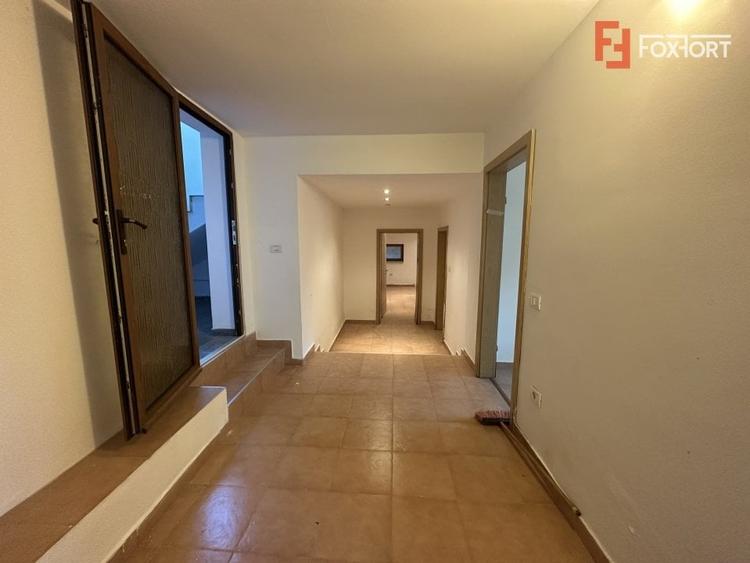 Casa individuala cu 10 camere si piscina, in Dumbravita - ID V5614 - 38