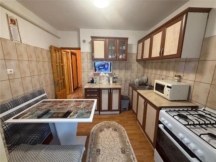 Apartament cu 3 camere decomandat, 2 bai, etajul 2 Cug Aleea Tudor Neculai - 7