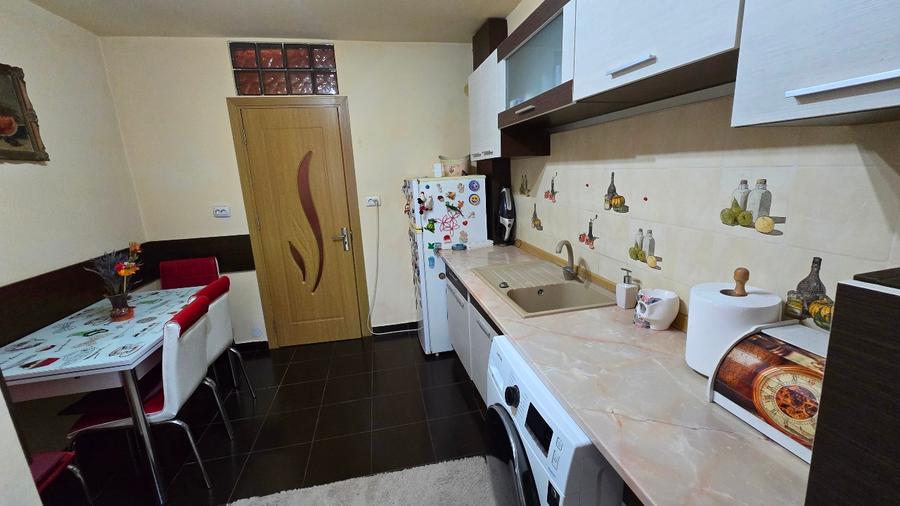 Vând apartament 3 camere Alfa etaj 1 - 7