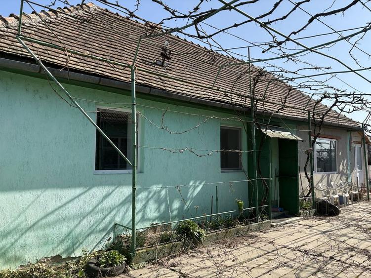 De Vanzare casa compusa din 2 cladiri - 6