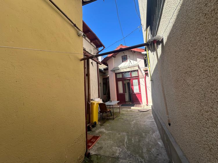 2 corpuri de casa - Centru - 155.000 euro  (Cod E8+E10) - 1