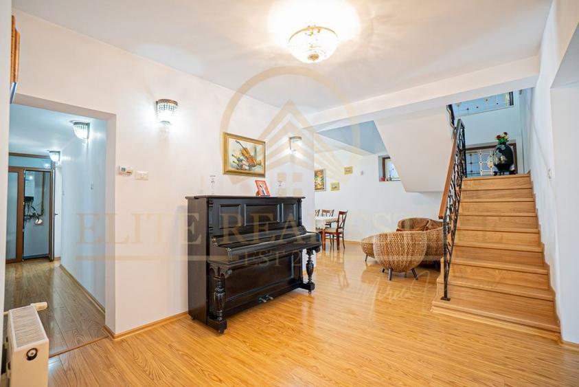 Ovidiu Sud - Zona premium - Vila impozanta, curte mare, garaj, terasa! - 9