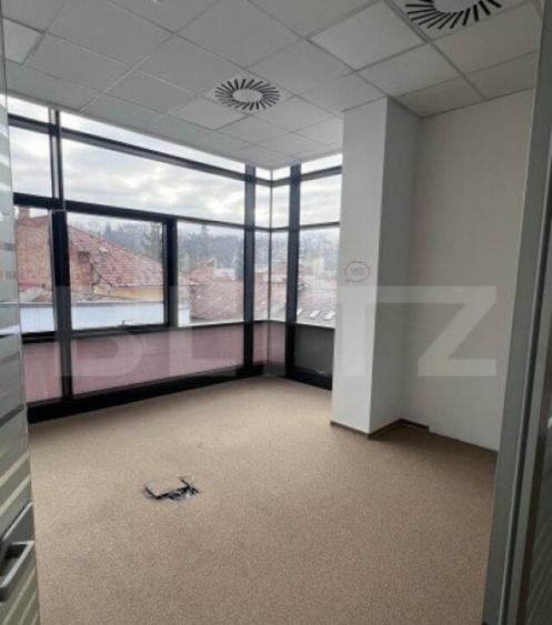 Spatiu de birouri modern, 6 incaperi, 202 mp, finisat, zona - 8