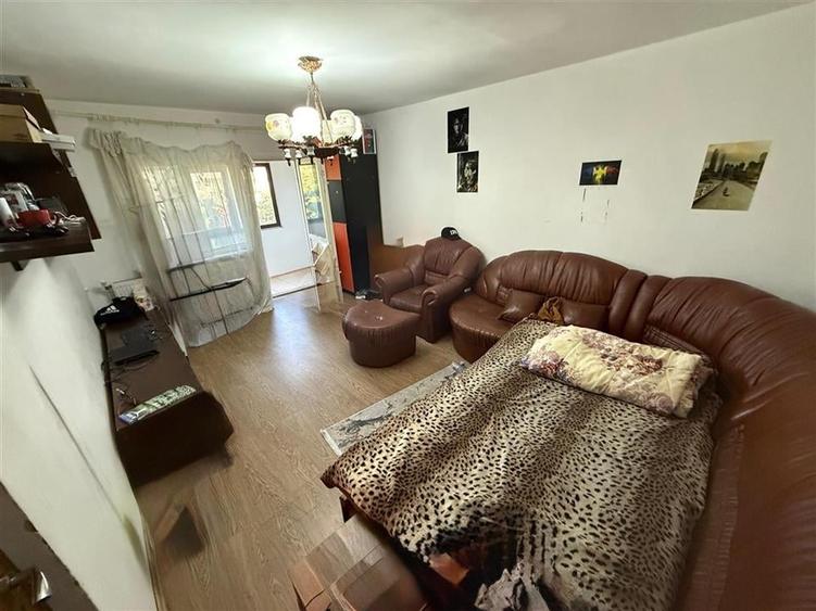 APARTAMENT 3 CAMERE, ETAJ 2, 1 DECEMBRIE - 4