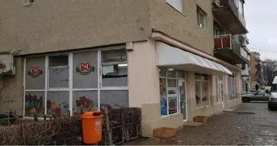 Vanzare spatiu comercial 79mp in zona Confectii Arad - 1