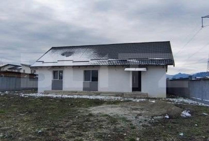 Casa de Vanzare cu 3 camere  in Cartierul Izvor, Tarlungeni - 1