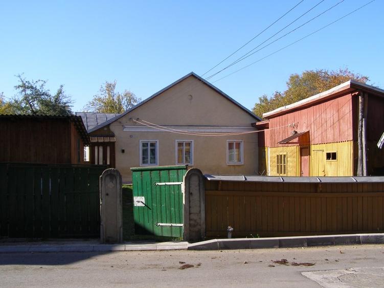 Casa 120 mp, multiple dependinte, teren 2800 mp Campulung Moldovenesc - 1