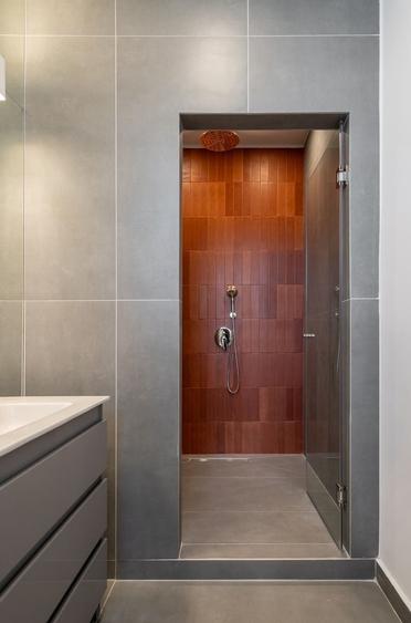 Apartament cu 4 camere, mobilat în Calea Victoriei