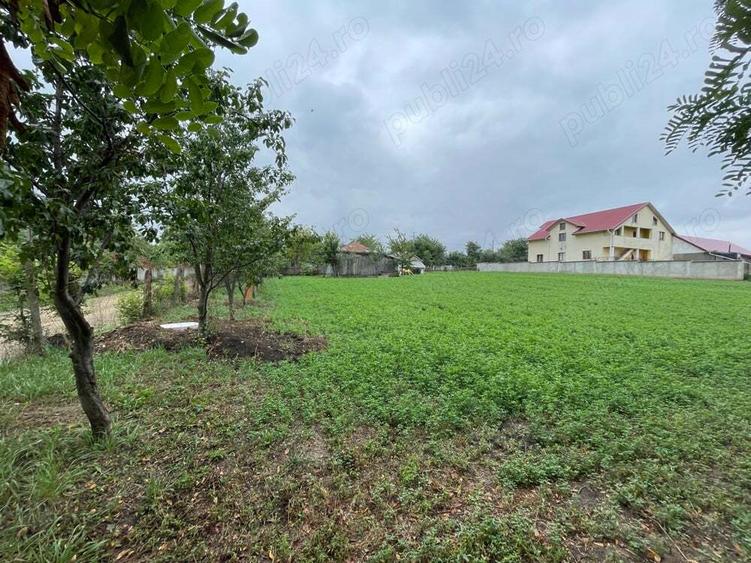 Casa si Gradina de Vanzare Pozitie Centrala pe Loc Drept - 2