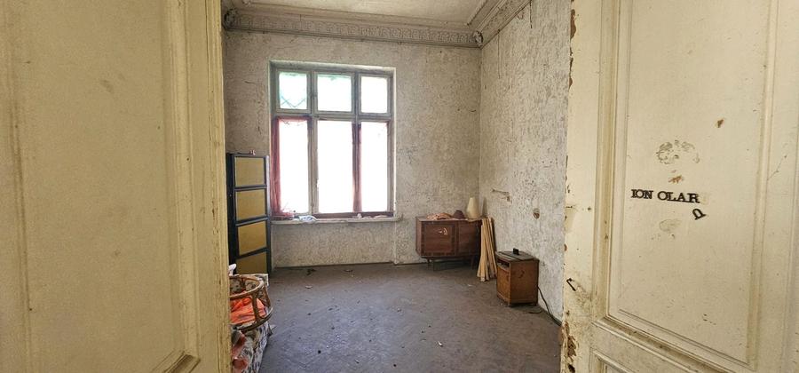 Vanzare casa si teren 550 mp zona centrala - 2