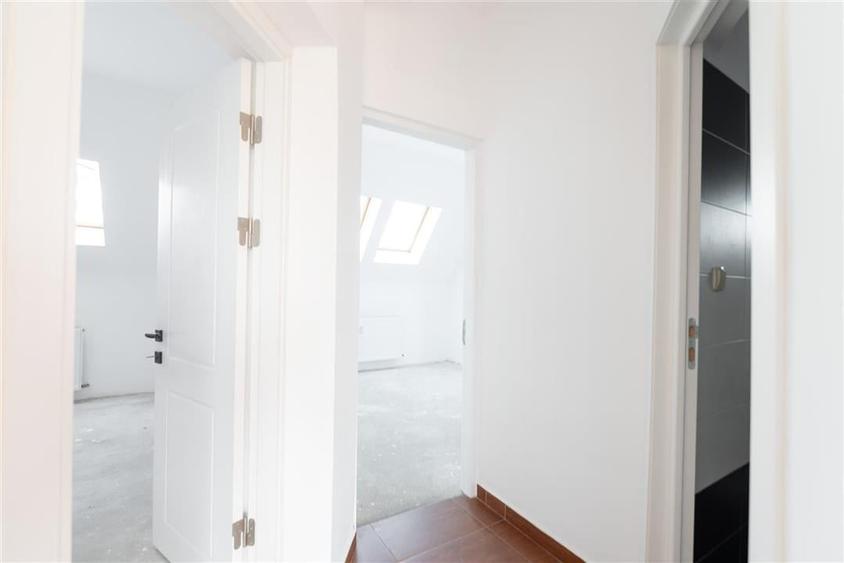 Apartament cu living+3 camere, 2 bai in zona Parcului 22 Decembrie - 16