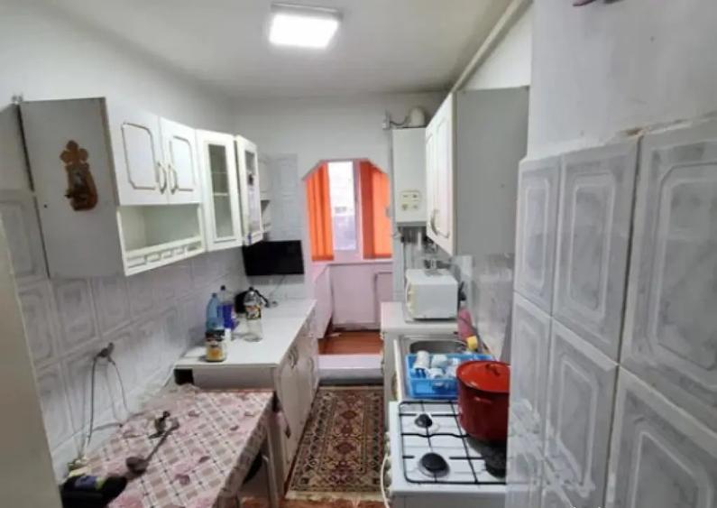 Apartament 3 camere, decomandat - zona Astra - 1