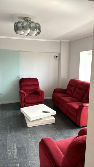 Proprietar Vand Apartament cu 3 camere zona centrala complet mobilat - 1
