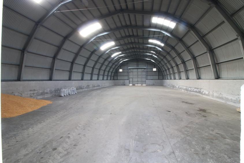 Baza de cereale in functiune , 4500 mp intravilan + 2 depozite (aprox 1000mp) - 4