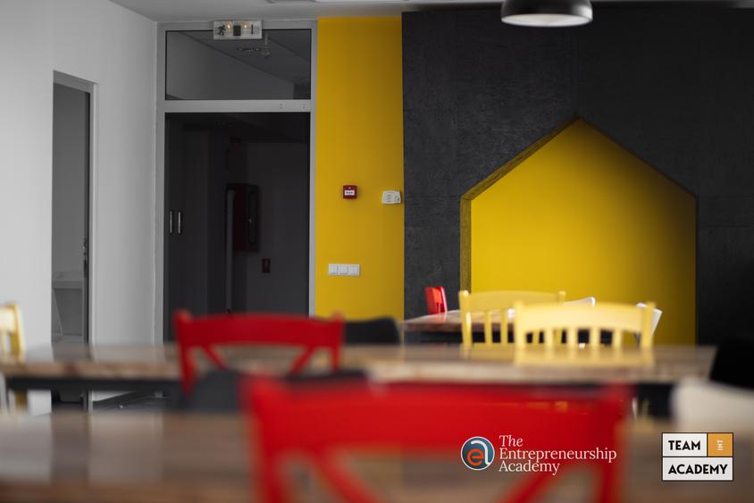 Spatiu 250 mp in cladire birouri Str. Semilunei DOAR ORAR DE SEARA SI NOAPTEA - 4