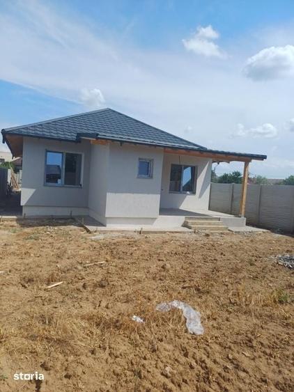 Casă cu 3 camere cu Teren 500 Mp în Malu Mare