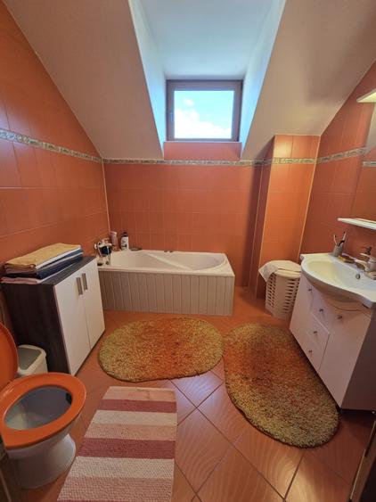 Casă Individuală cu 8 Camere și 4 Băi – de Vânzare în Ciarda Roșie - 375.000 Eur - 14