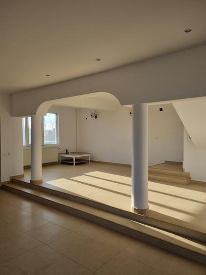 Proprietate generoasa- Casa cu 4 dormitoare si o curte mare - 1
