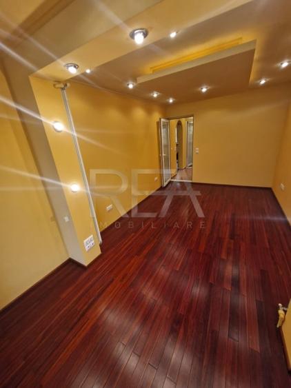 Apartament cu 3 camere la 13 minute de mers pe jos de metroul 1 Decembrie 1918 - 12