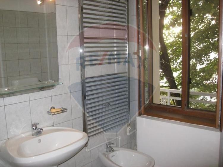 Apartament 6 camere decomandat - 6