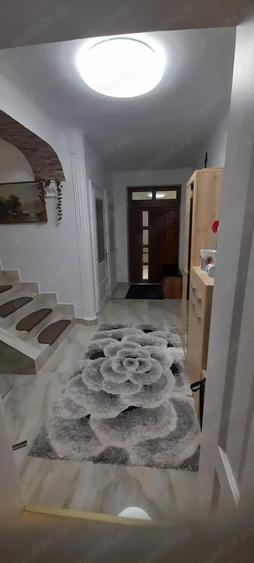 Vind casa cu etaj in centru Resita - 8