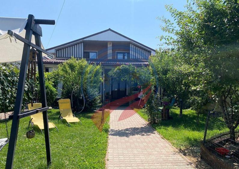 CASA DEOSEBITA APROAPE DE PROMENADA IN EUROCARTIER - 4