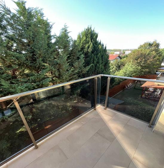 Apartament cu 3 camere semidecomandat în Borhanci
