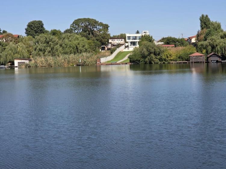Vanzare teren cu deschidere la lac, zona Ciofliceni - Sangov. - 2