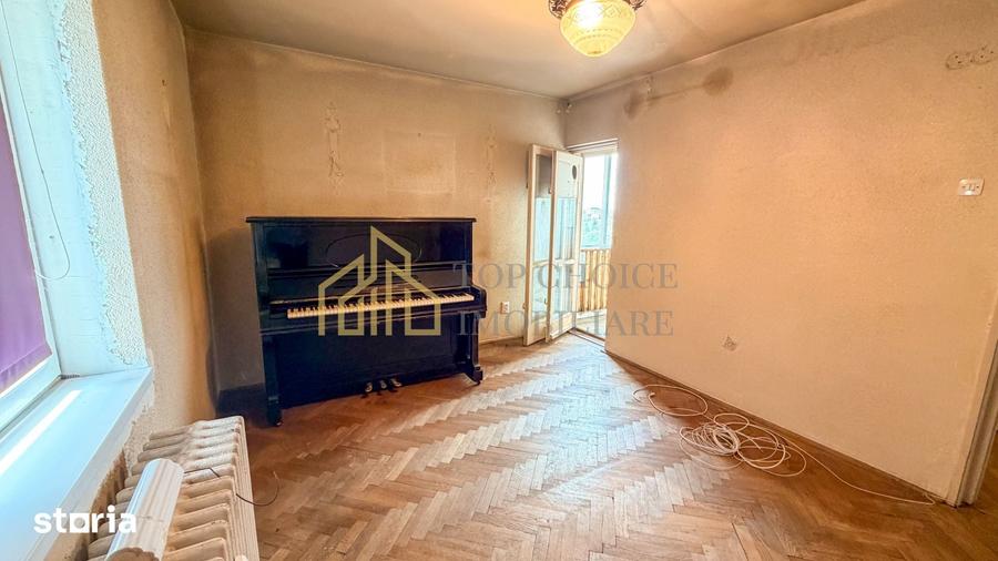 Apartament cu 3 camere decomandat în Tei