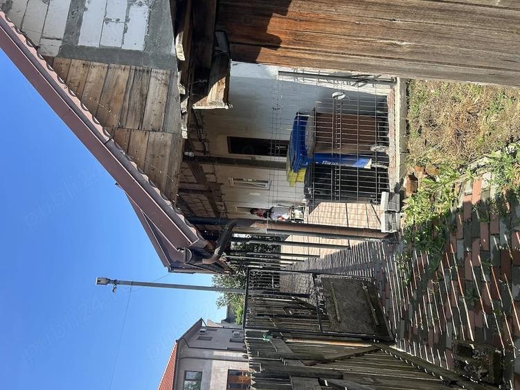 Casă cu 3 camere cu Teren 200 Mp în Central