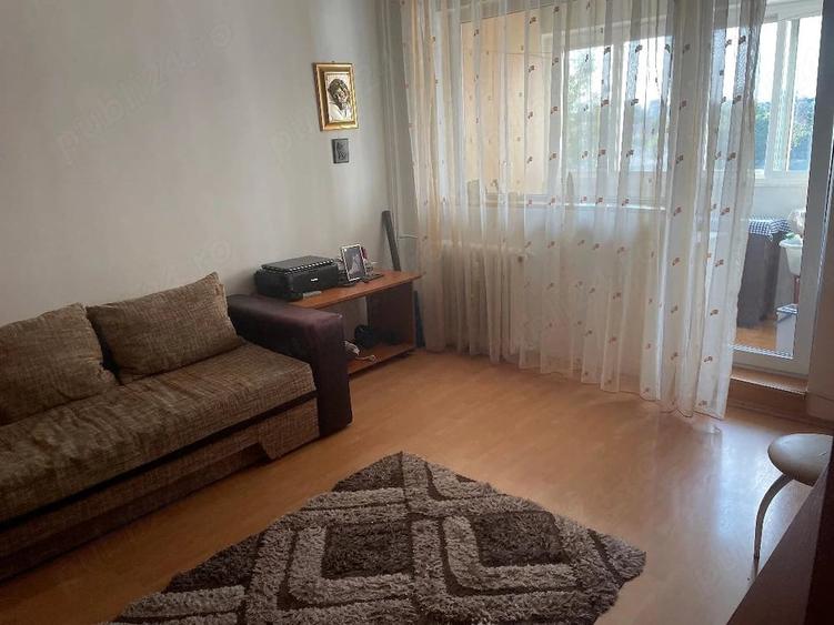 Apartament cu 2 camere decomandat în Victoriei
