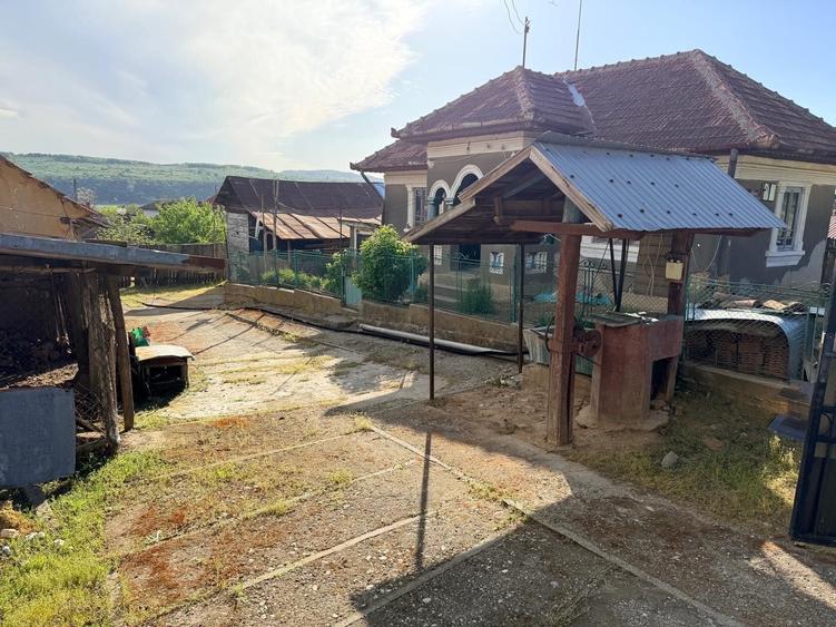 Casă cu 4 camere în Țigănași