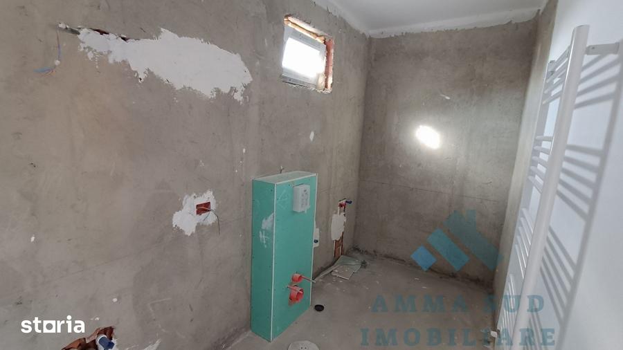 Casă cu 10 camere cu Teren 700 Mp în Furnica