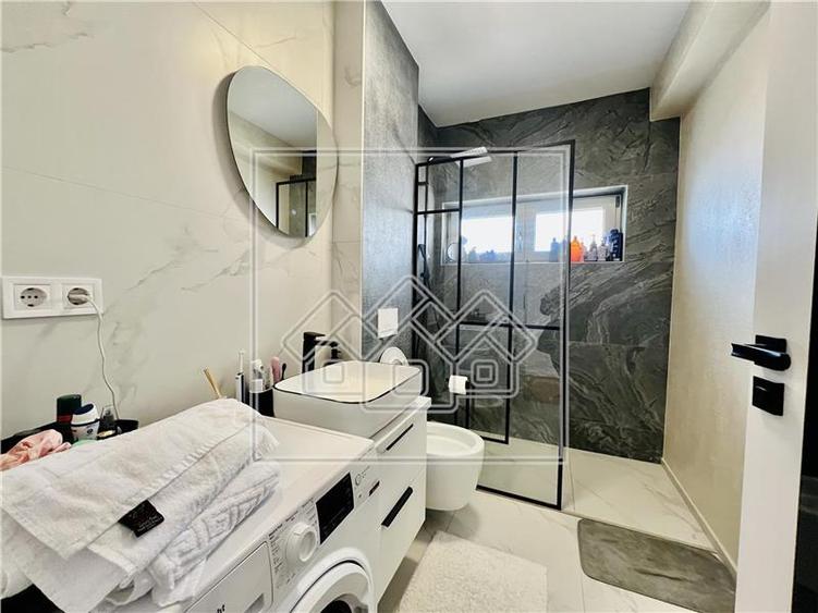 Apartament cu 2 camere nedecomandat, mobilat în Exterior Vest