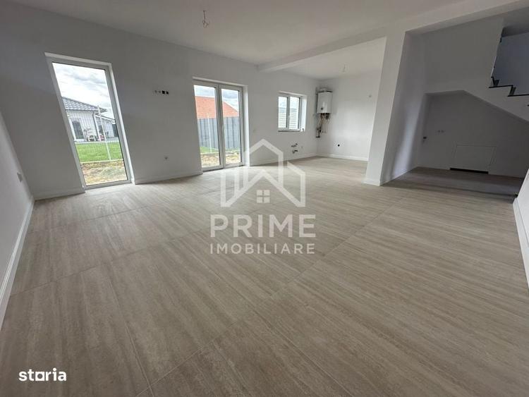 Casă cu 4 camere în Petrești