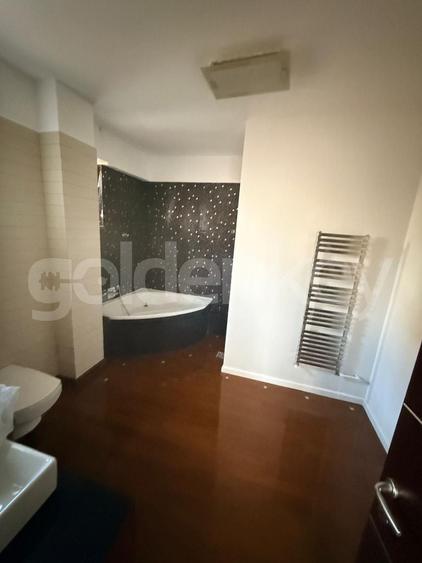 Penthouse cu 3 camere decomandat, mobilat în Herăstrău