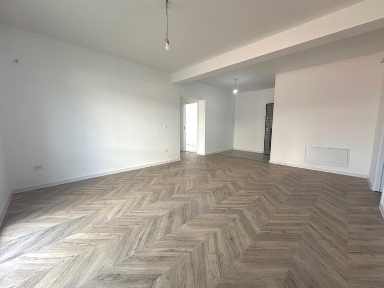 Apartament cu 3 camere decomandat în Păcurari