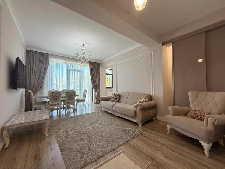 Apartament cu 3 camere decomandat în Rediu