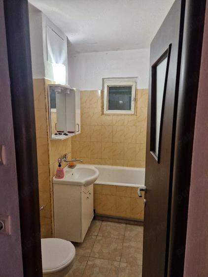 Apartament cu 2 camere decomandat în Rovine