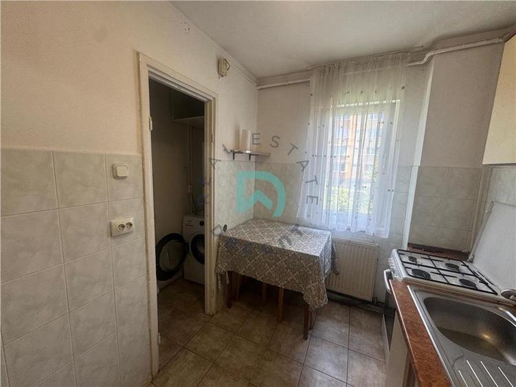 Apartament cu 2 camere semidecomandat în Centrul Civic