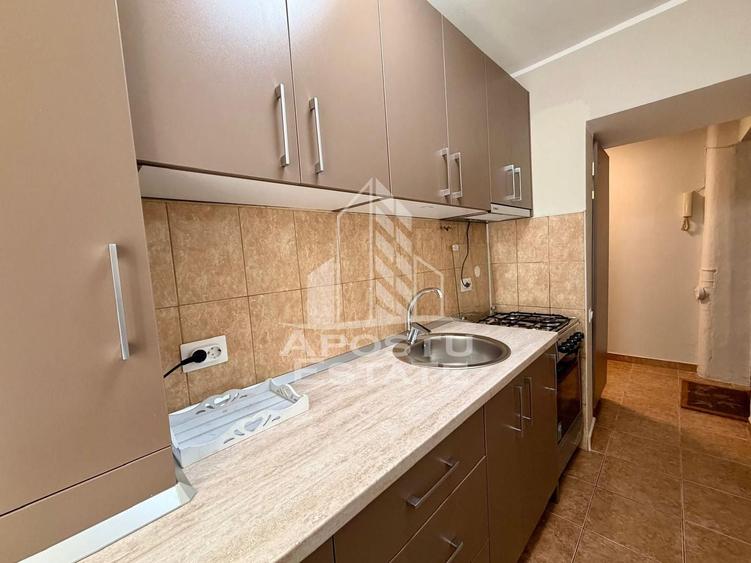 Apartament cu 2 camere semidecomandat, mobilat în Take Ionescu