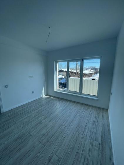 Duplex cu 4 camere cu Canalizare în Central